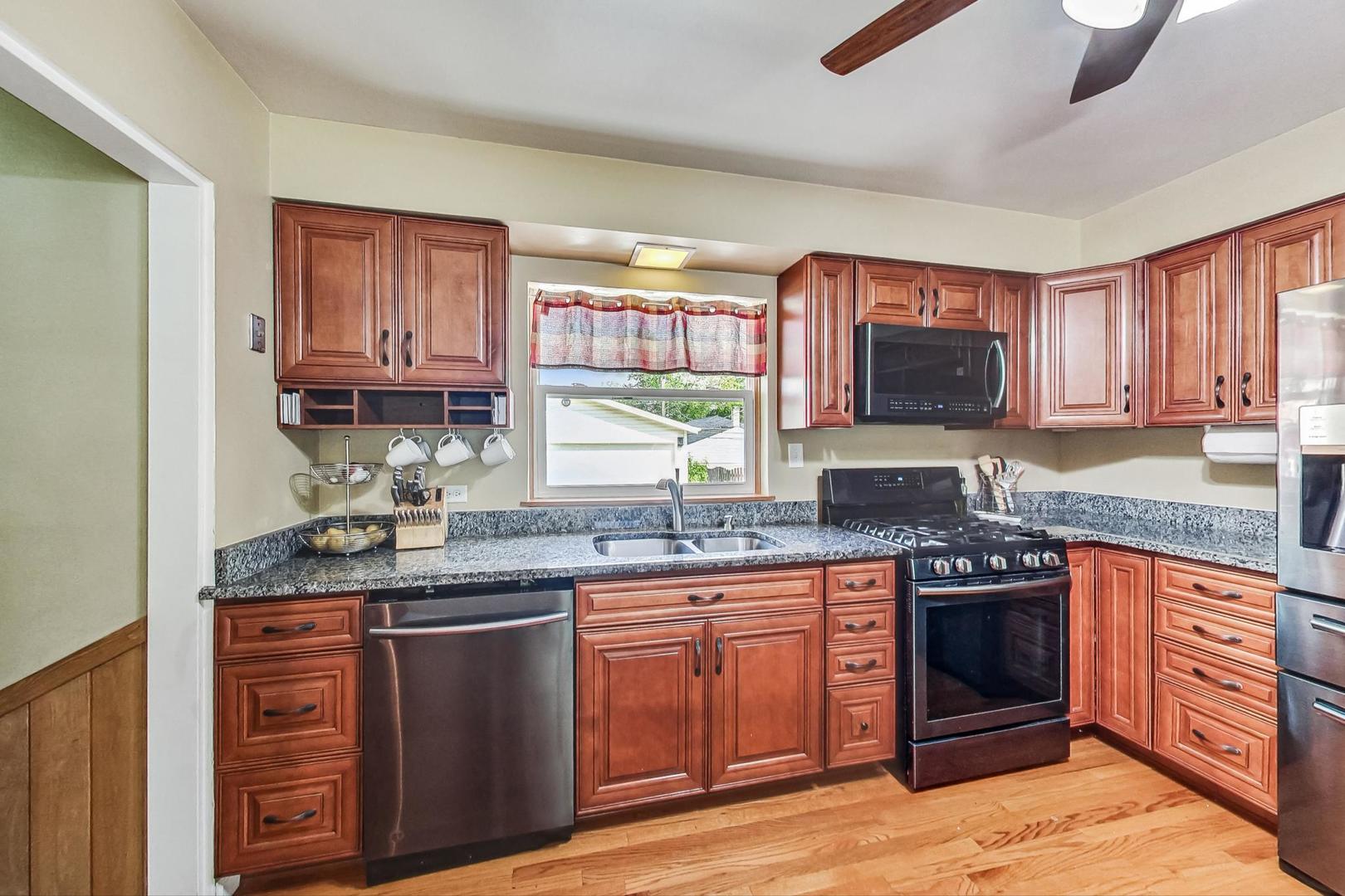 855 S Hillside Avenue