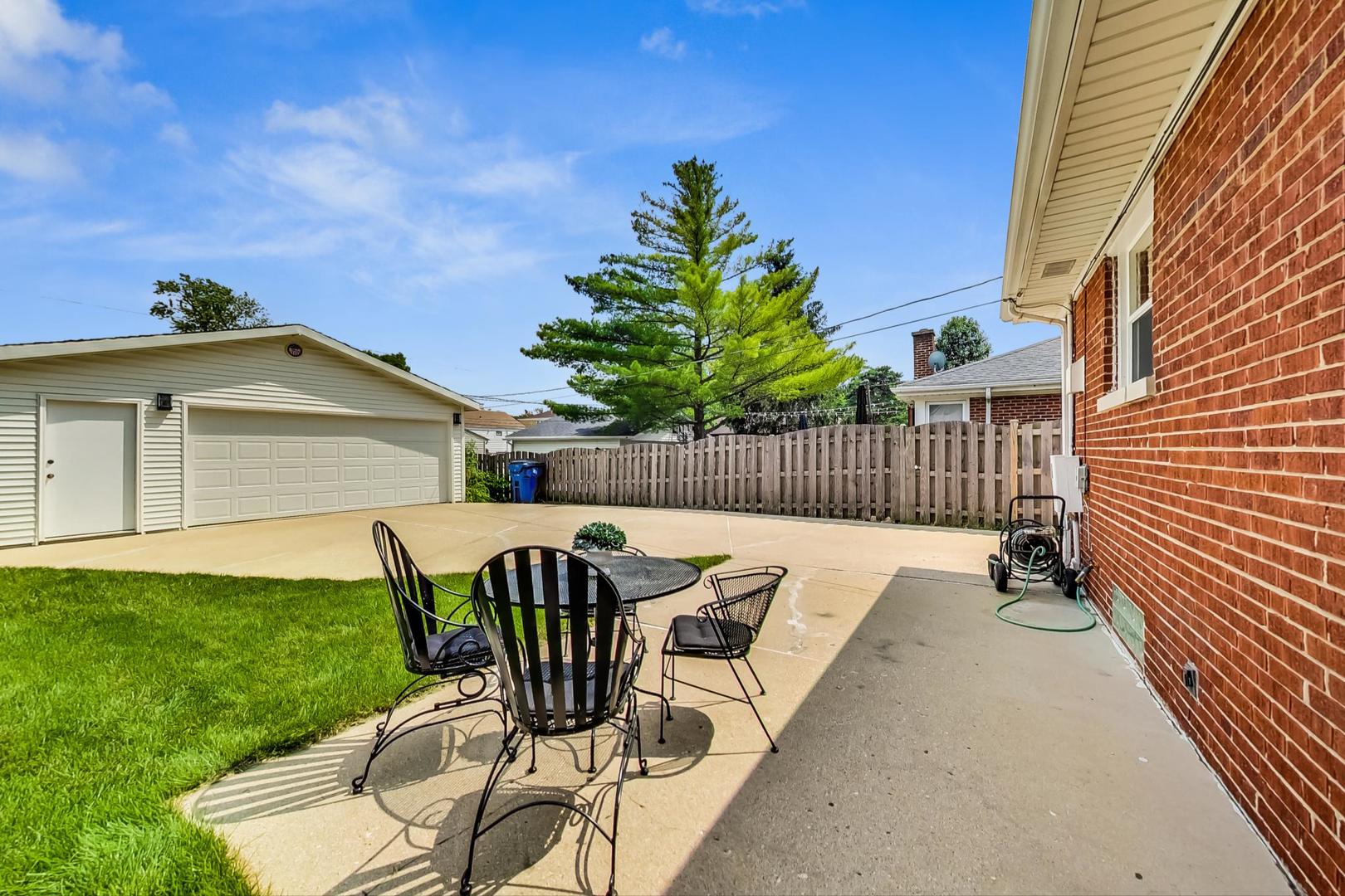 855 S Hillside Avenue