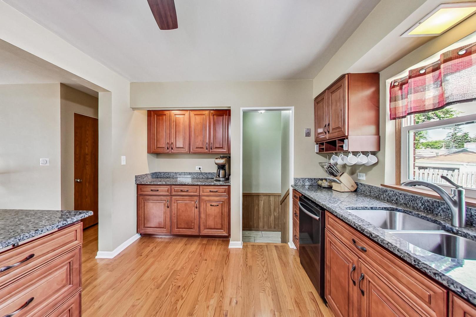 855 S Hillside Avenue