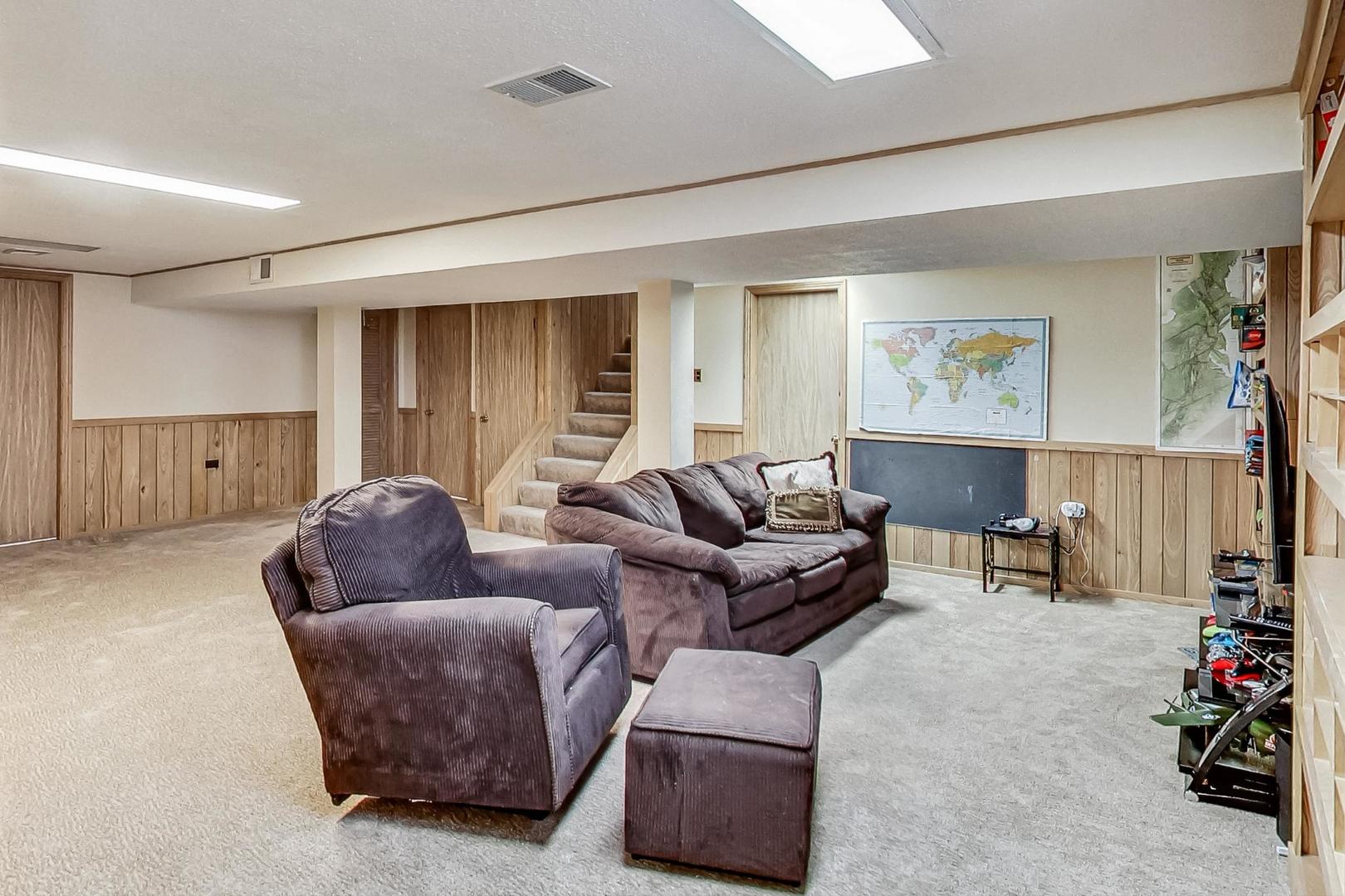 855 S Hillside Avenue