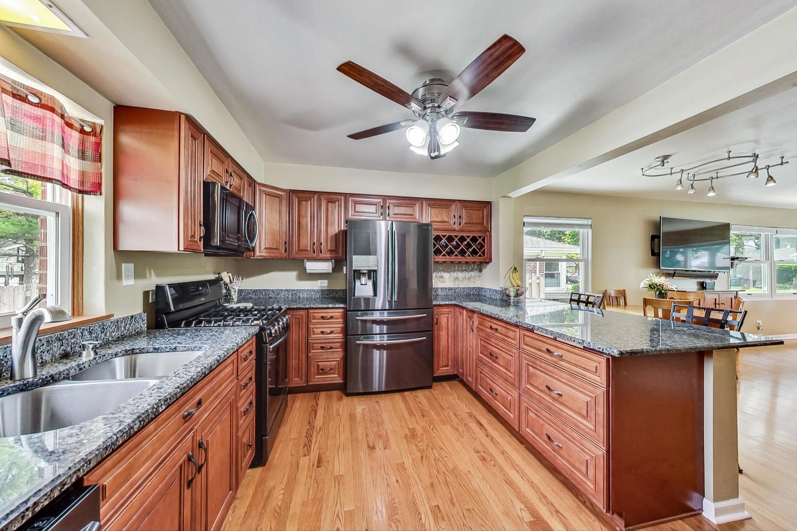 855 S Hillside Avenue