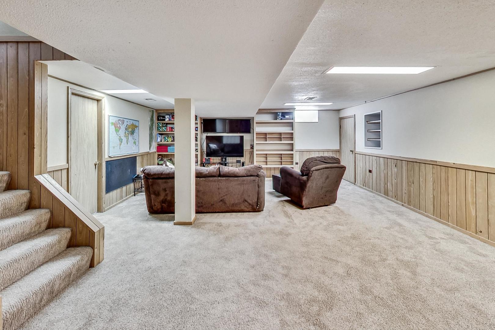 855 S Hillside Avenue