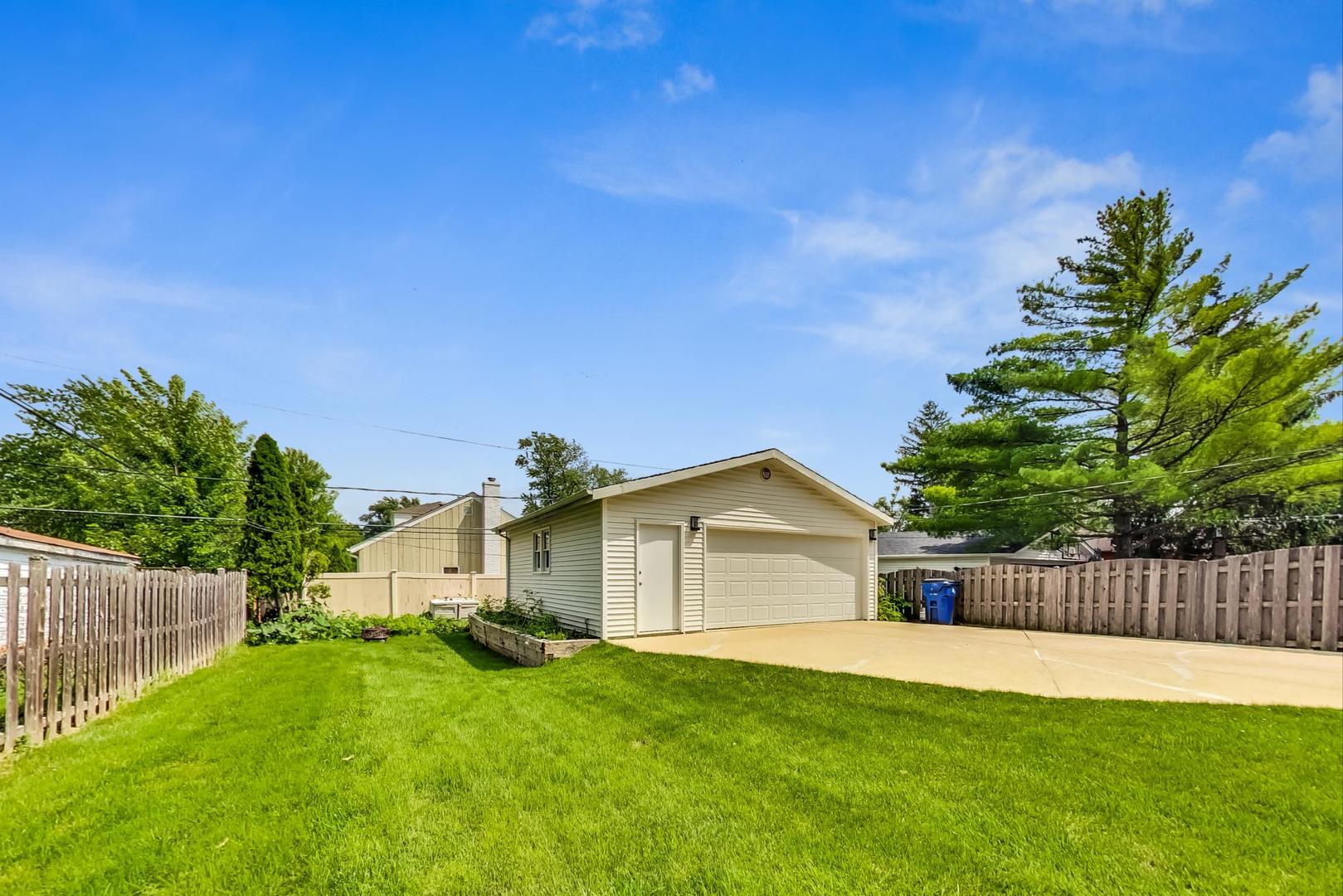 855 S Hillside Avenue