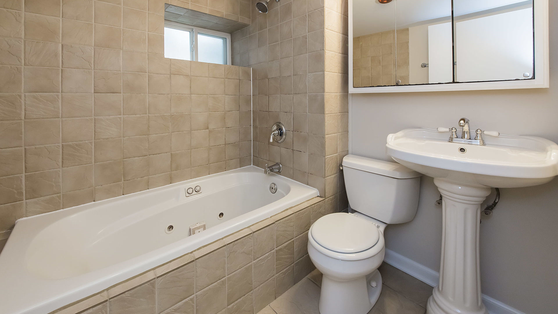 1850 N Washtenaw Avenue Unit: 1