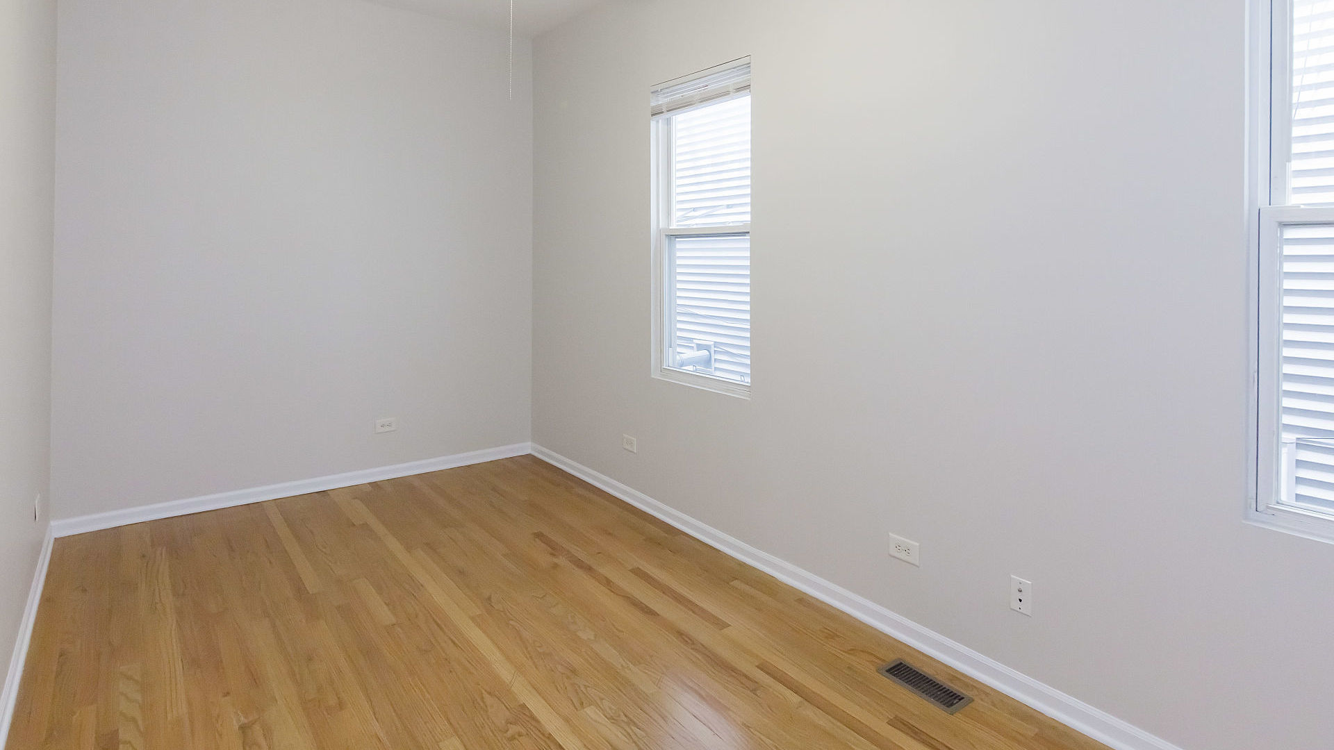 1850 N Washtenaw Avenue Unit: 1