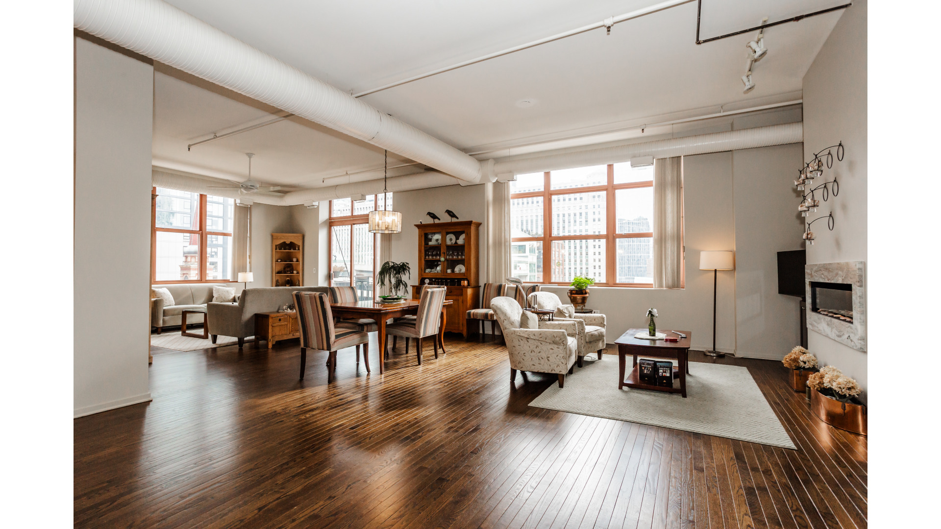 360 W Illinois Street Unit: 7B