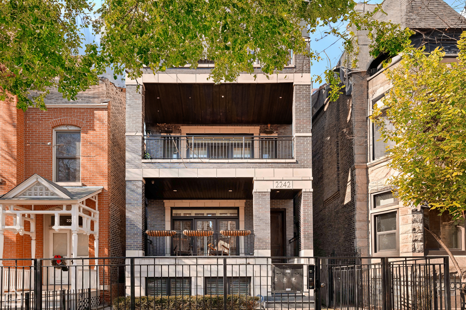 2242 N SEMINARY Avenue Unit: 1