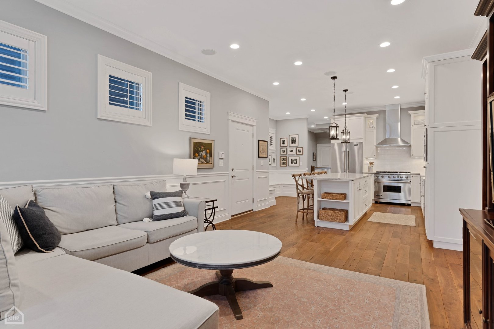 2242 N SEMINARY Avenue Unit: 1