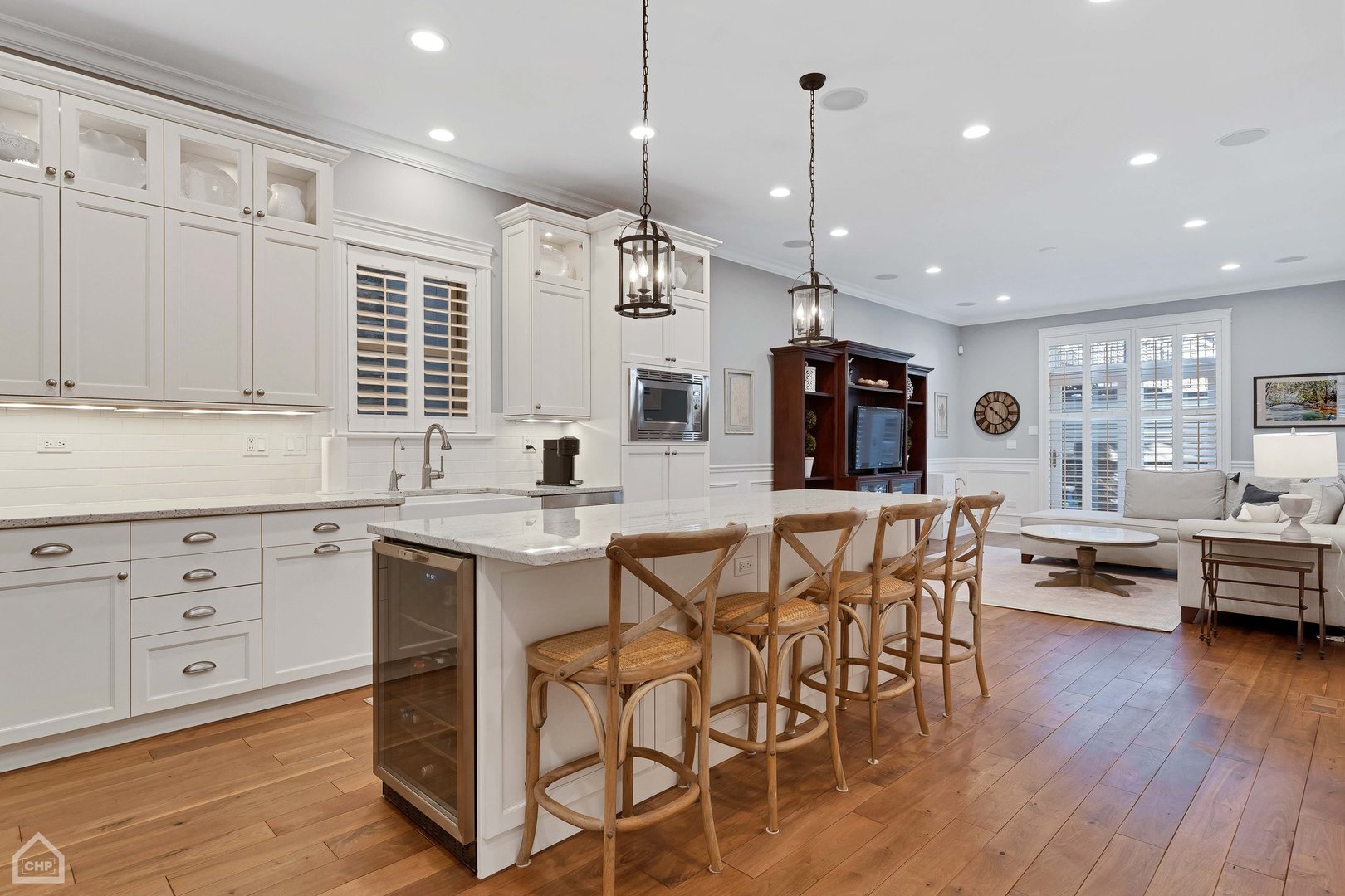 2242 N SEMINARY Avenue Unit: 1