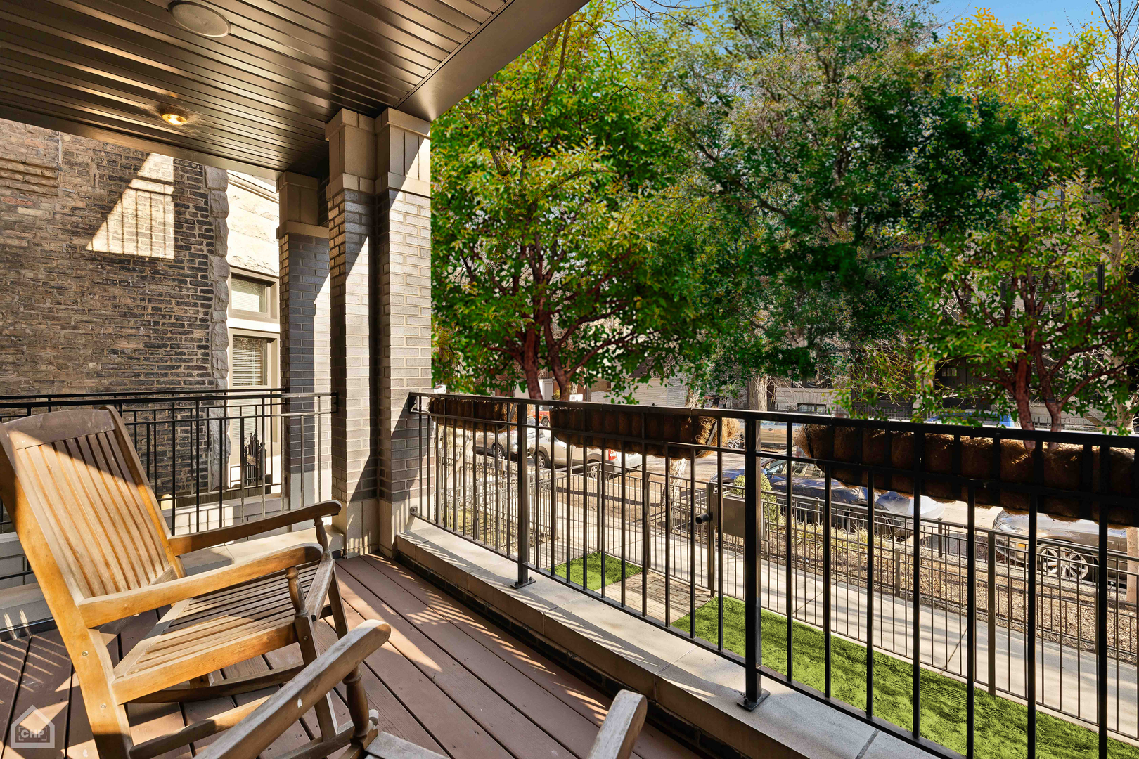 2242 N SEMINARY Avenue Unit: 1