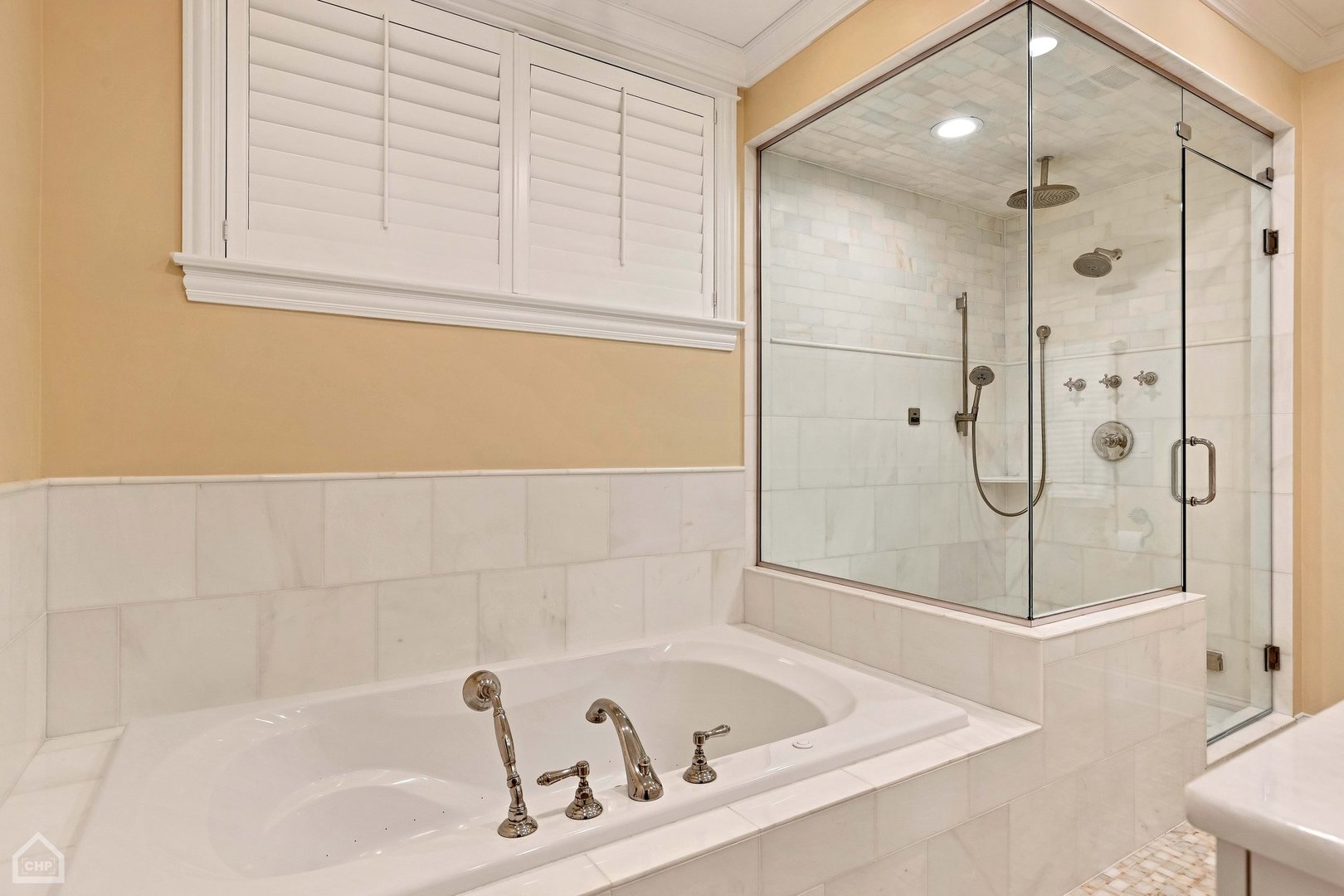 2242 N SEMINARY Avenue Unit: 1