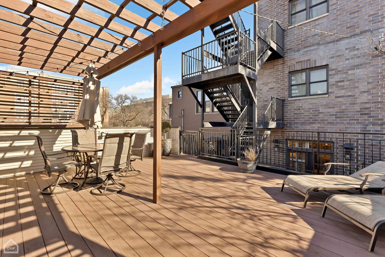 2242 N SEMINARY Avenue Unit: 1