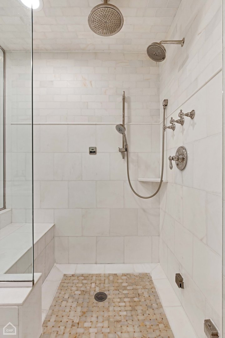 2242 N SEMINARY Avenue Unit: 1