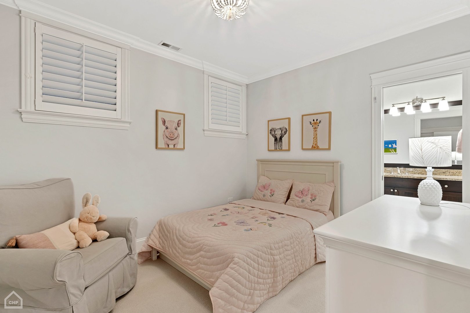 2242 N SEMINARY Avenue Unit: 1