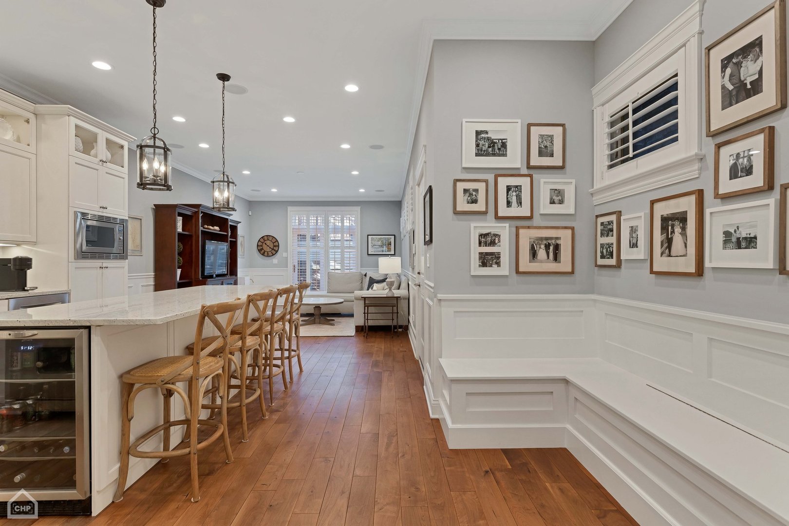 2242 N SEMINARY Avenue Unit: 1