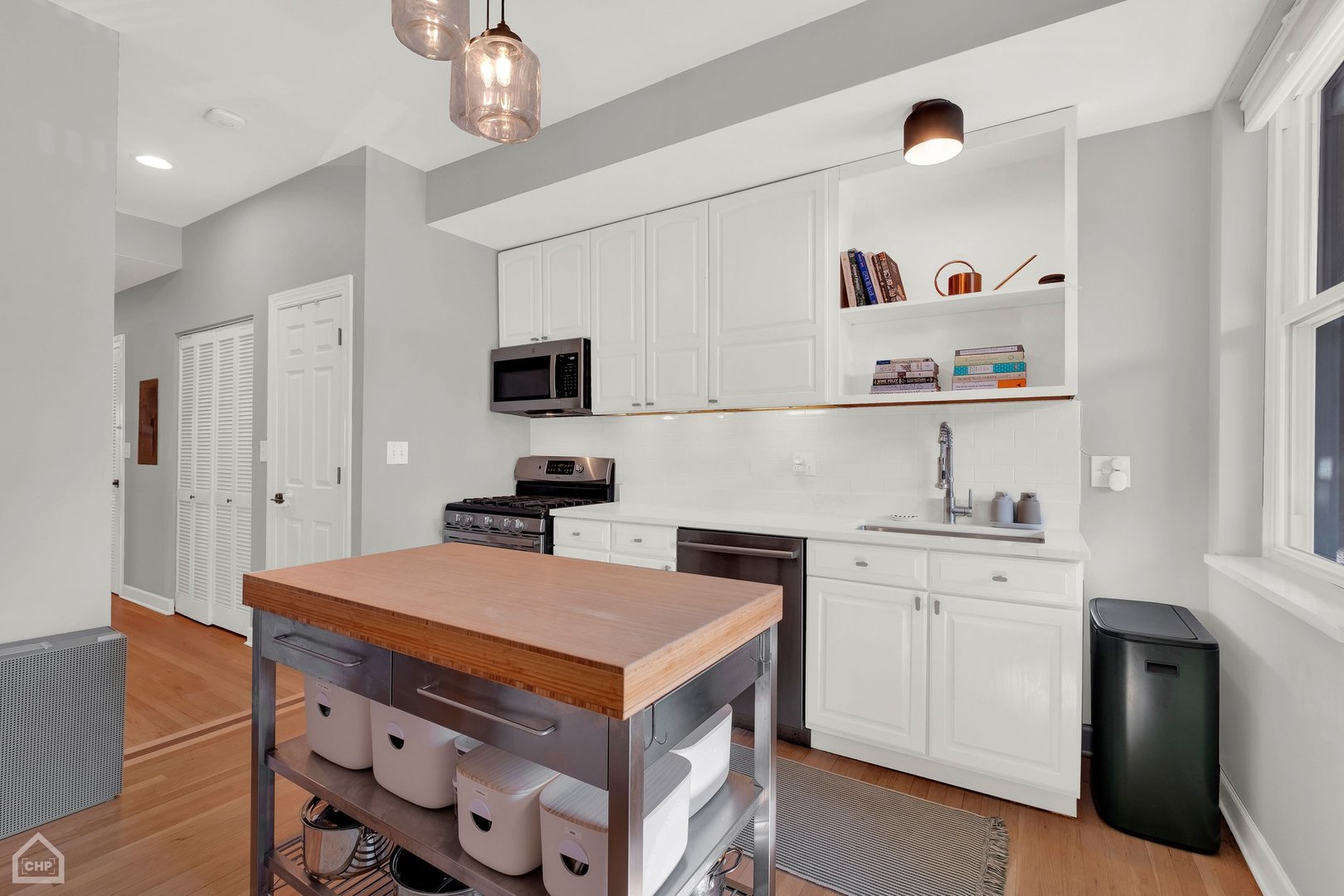 1317 W WINNEMAC Avenue Unit: 1