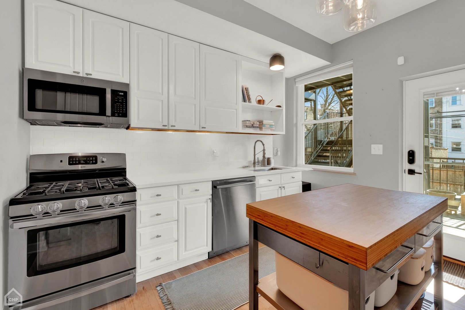 1317 W WINNEMAC Avenue Unit: 1