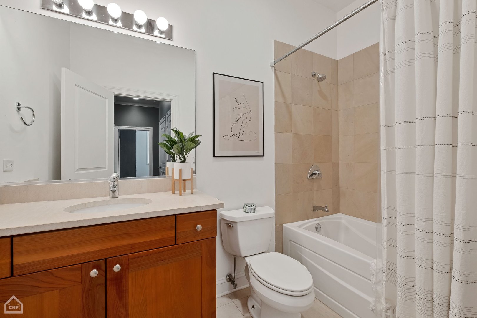 955 W Monroe Street Unit: 2D