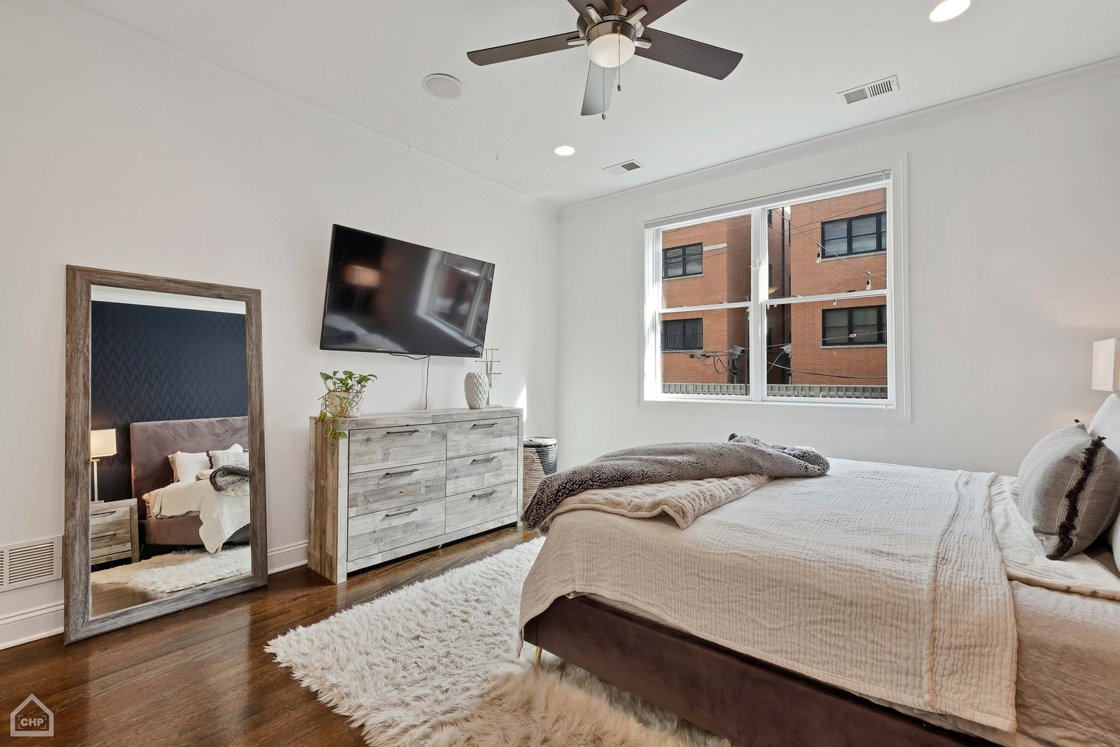 955 W Monroe Street Unit: 2D