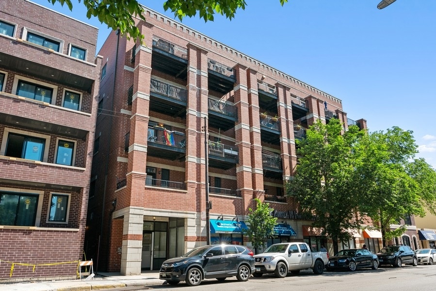 2222 W BELMONT Avenue Unit: 302
