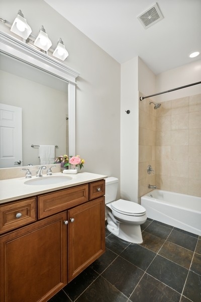 2222 W BELMONT Avenue Unit: 302