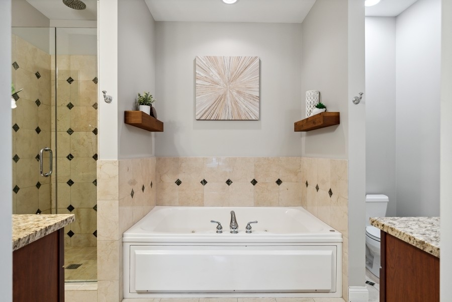 2222 W BELMONT Avenue Unit: 302