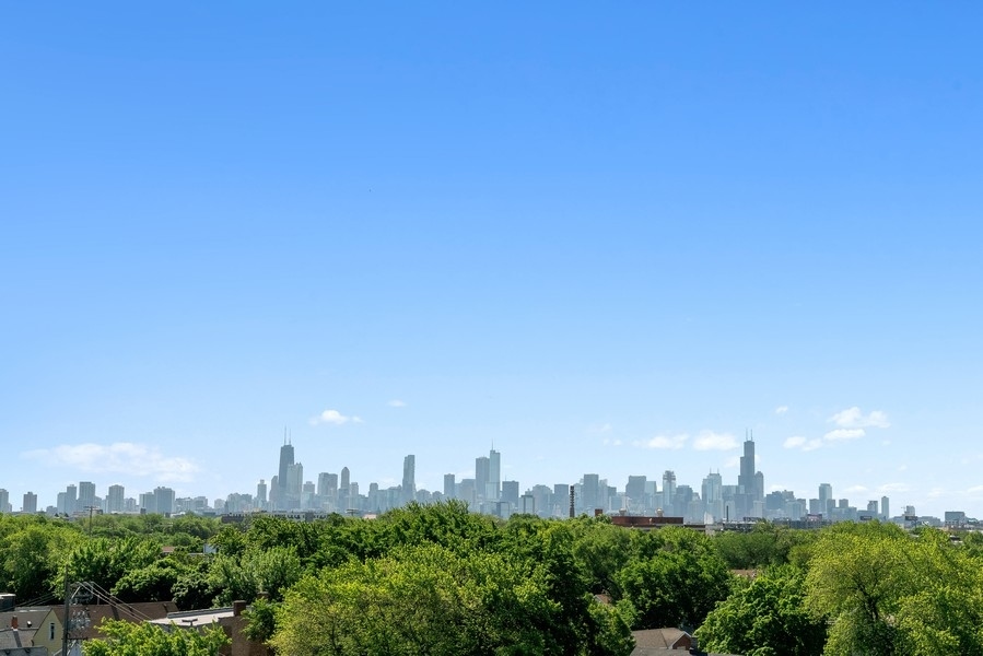 2222 W BELMONT Avenue Unit: 302