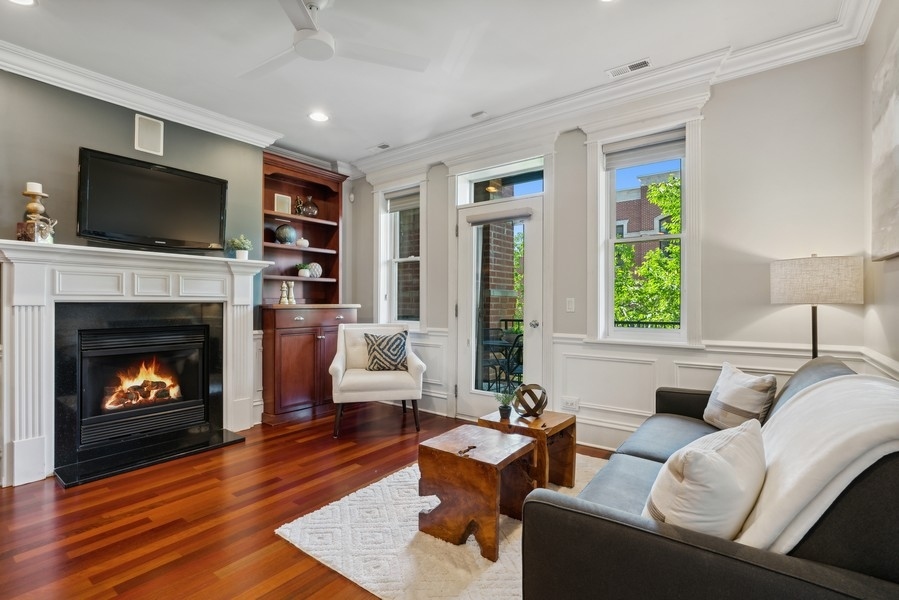 2222 W BELMONT Avenue Unit: 302