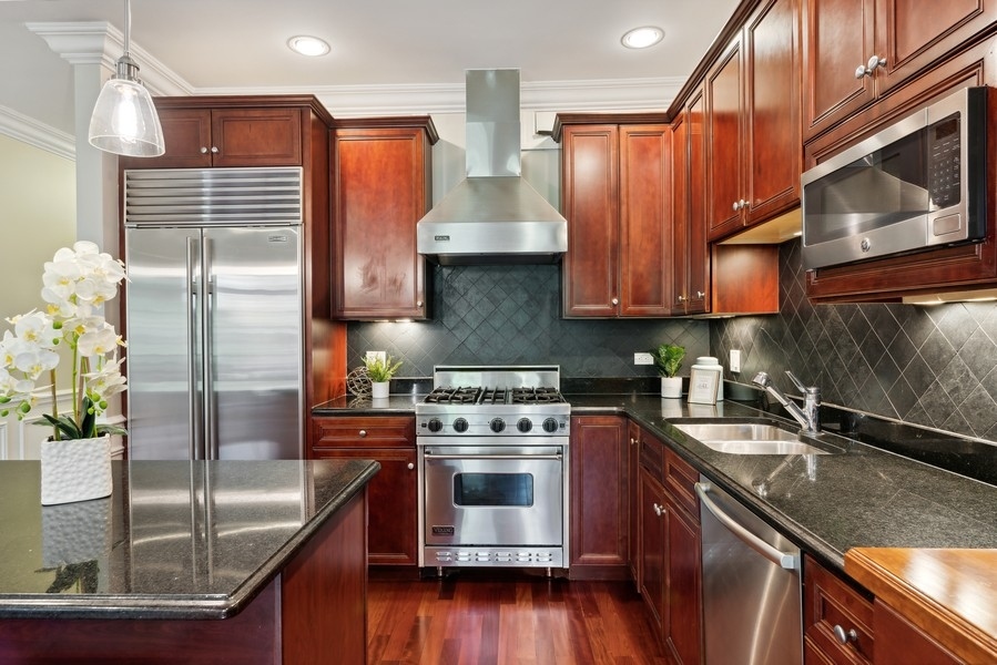 2222 W BELMONT Avenue Unit: 302