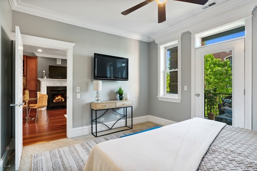 2222 W BELMONT Avenue Unit: 302