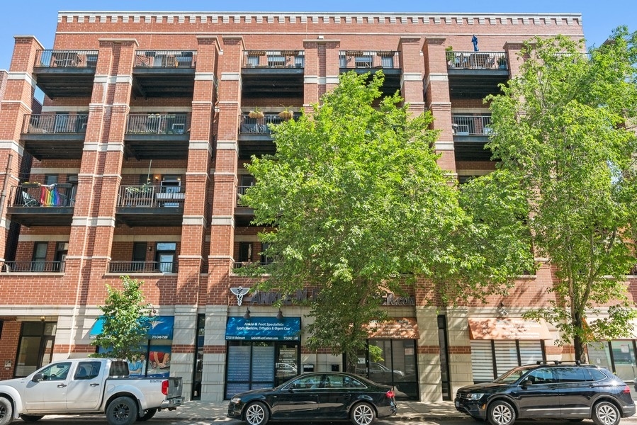 2222 W BELMONT Avenue Unit: 302