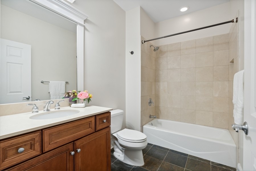 2222 W BELMONT Avenue Unit: 302