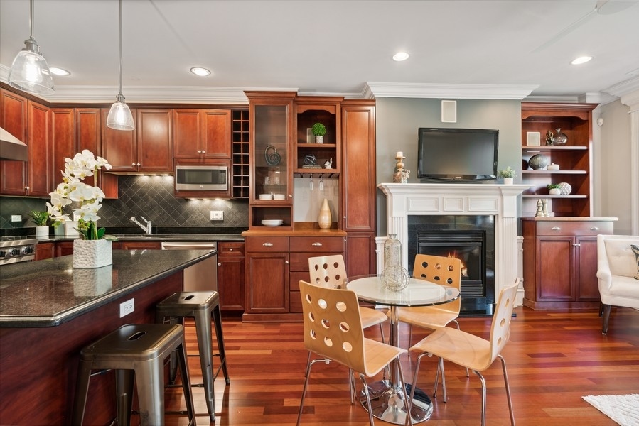 2222 W BELMONT Avenue Unit: 302