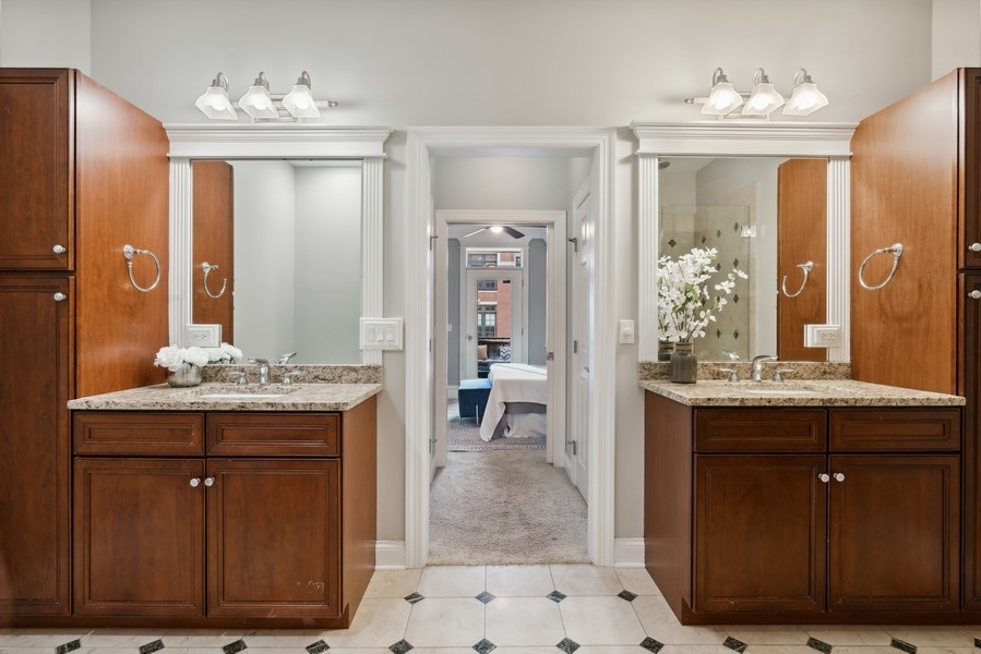 2222 W BELMONT Avenue Unit: 302