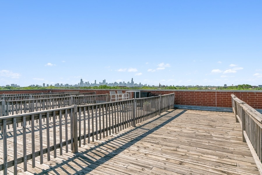 2222 W BELMONT Avenue Unit: 302