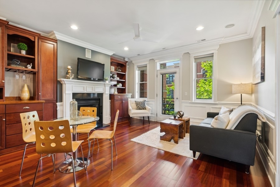 2222 W BELMONT Avenue Unit: 302