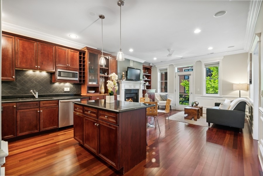 2222 W BELMONT Avenue Unit: 302