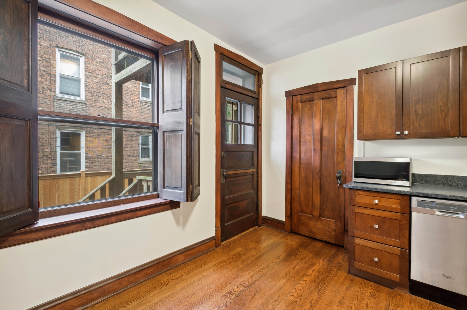 2006 W Walton Street Unit: 1A