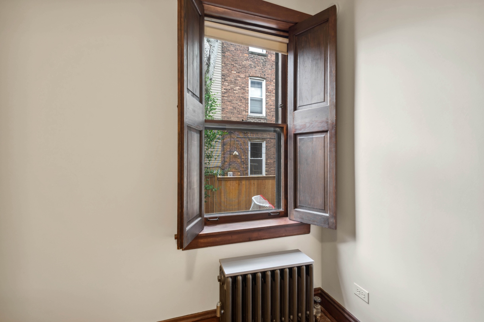 2006 W Walton Street Unit: 1A