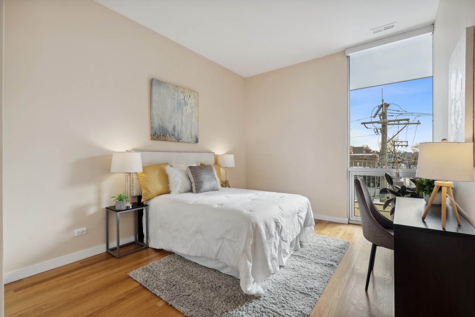 1711 W DIVISION Street Unit: 304