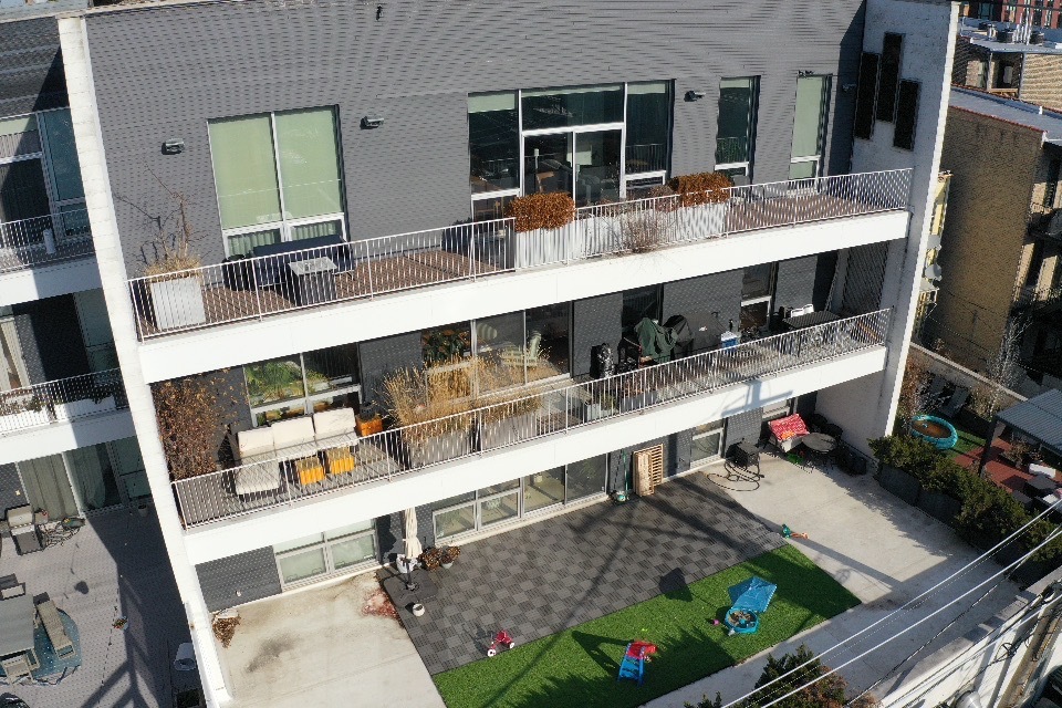 1711 W DIVISION Street Unit: 304