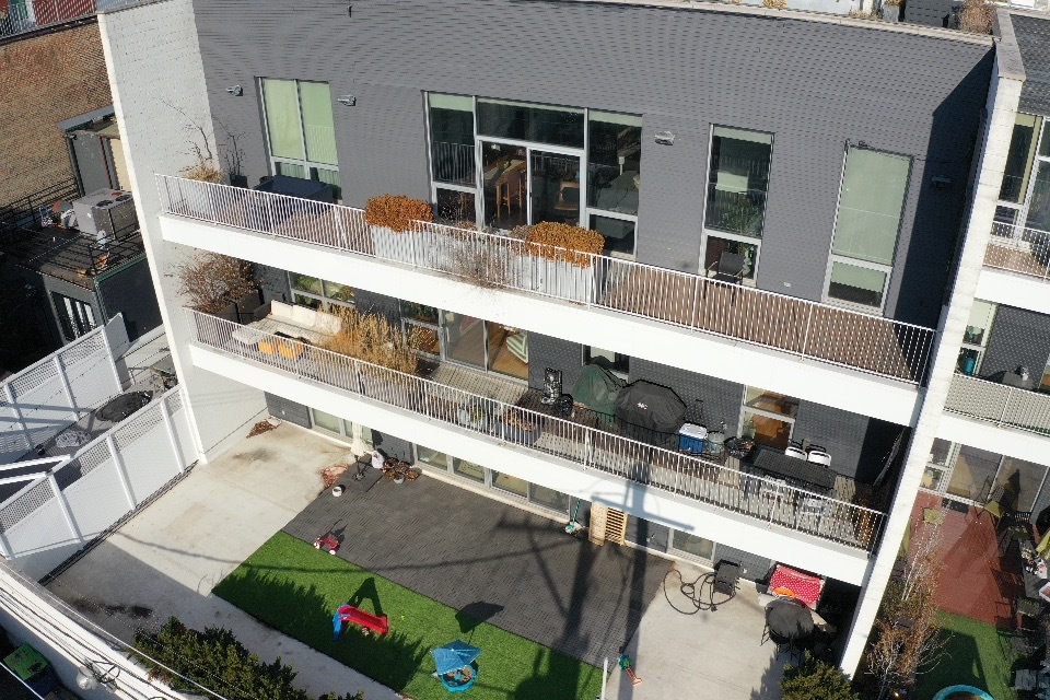 1711 W DIVISION Street Unit: 304