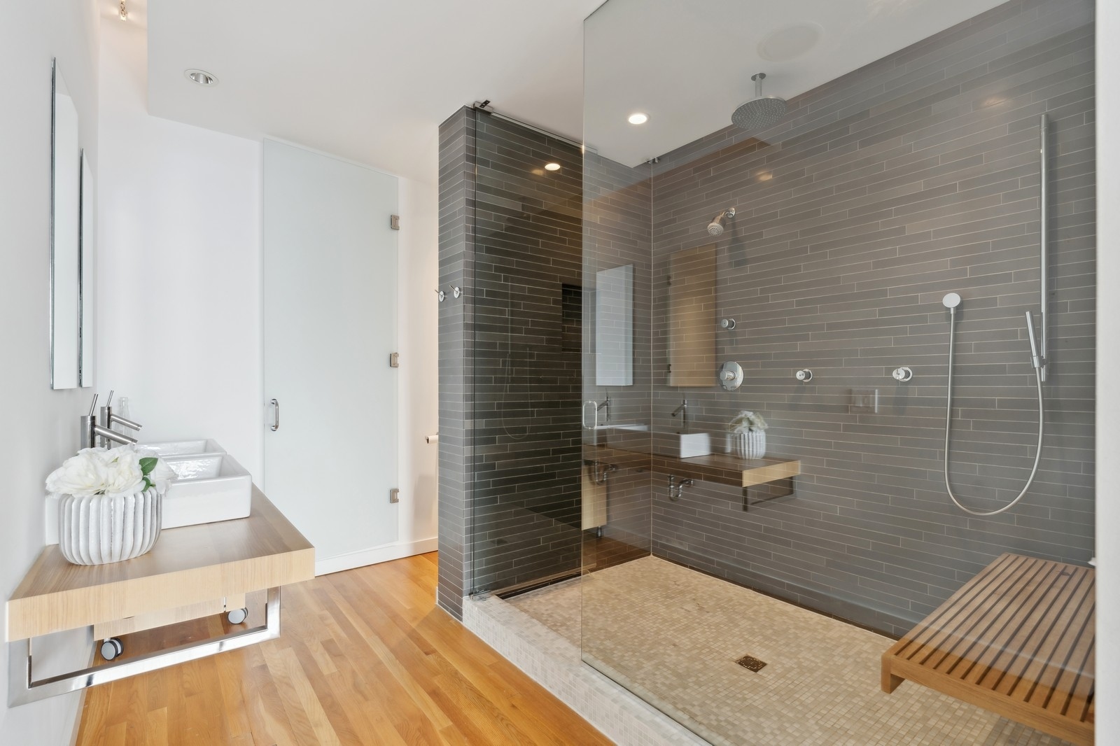 1711 W DIVISION Street Unit: 304