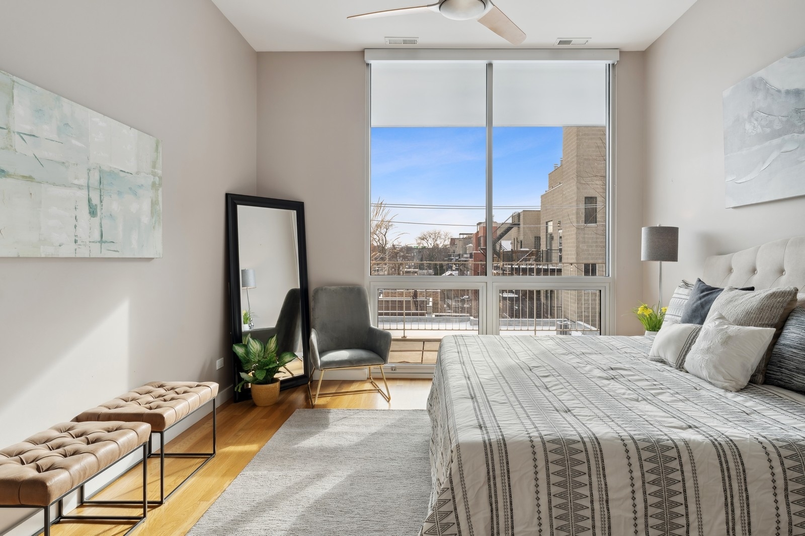 1711 W DIVISION Street Unit: 304