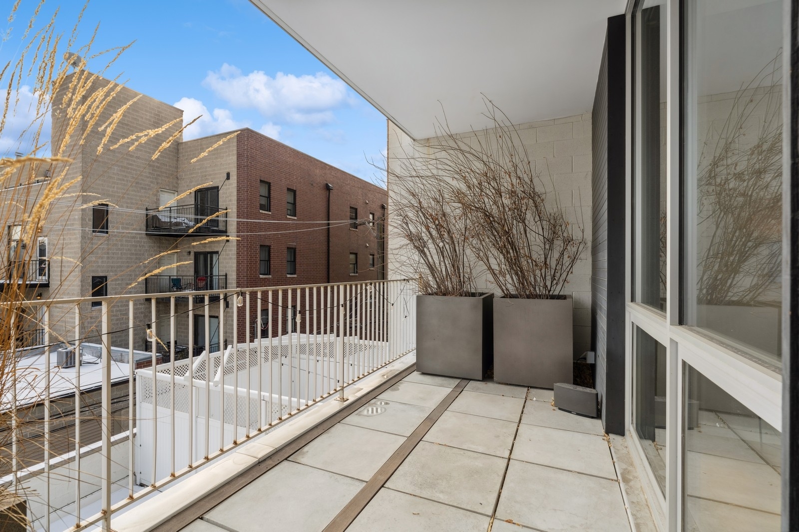 1711 W DIVISION Street Unit: 304