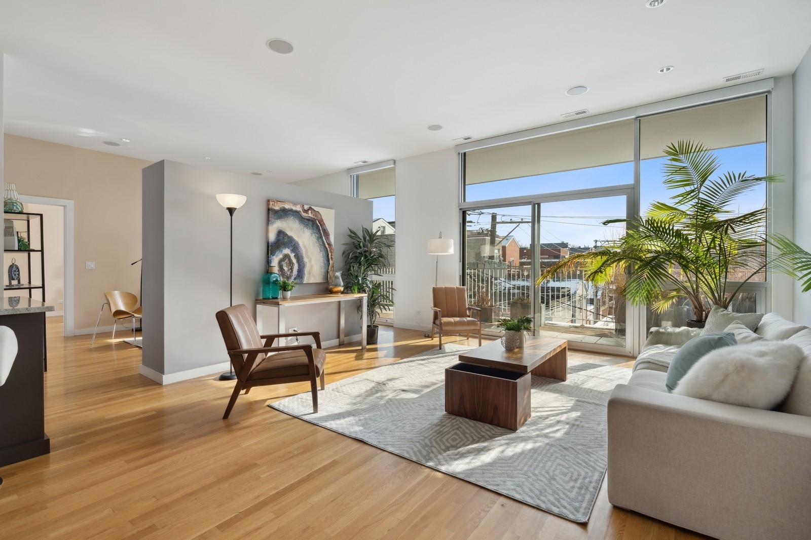 1711 W DIVISION Street Unit: 304