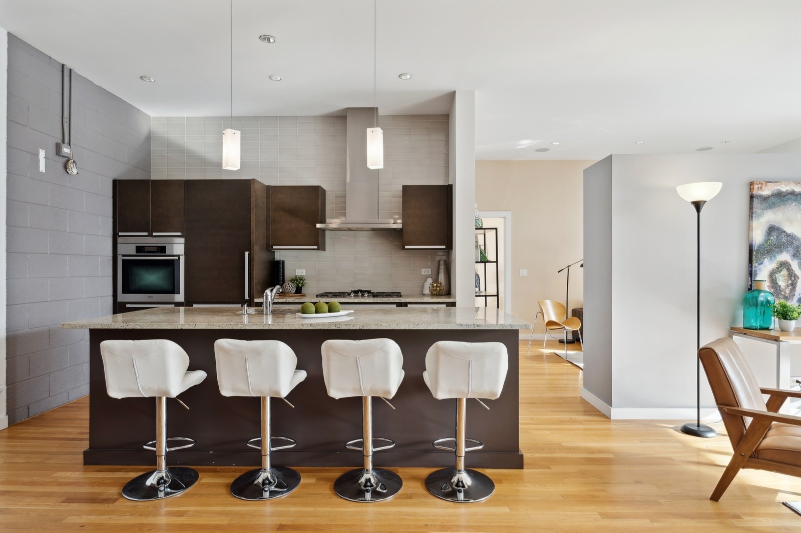 1711 W DIVISION Street Unit: 304