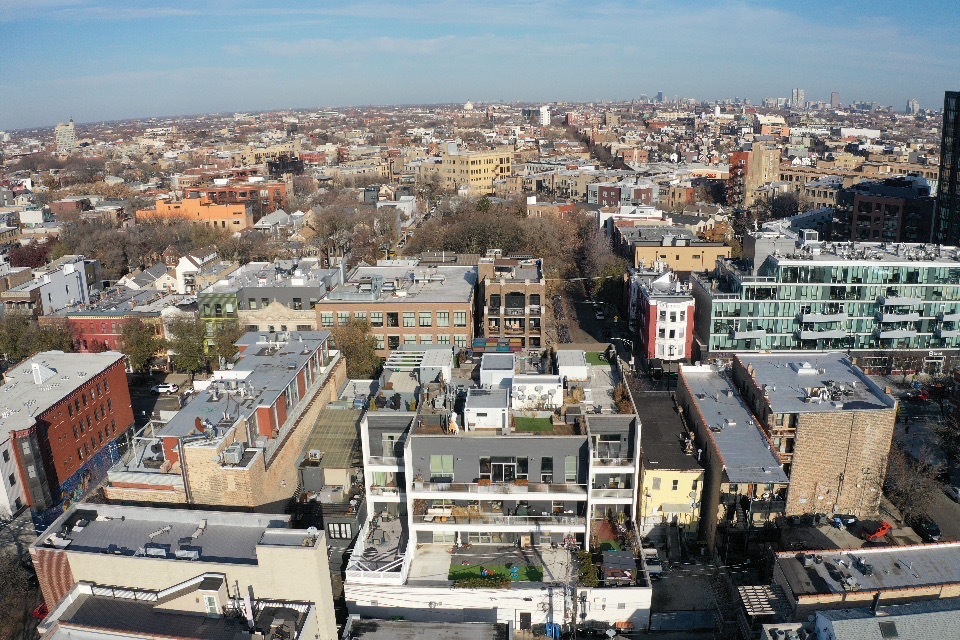 1711 W DIVISION Street Unit: 304