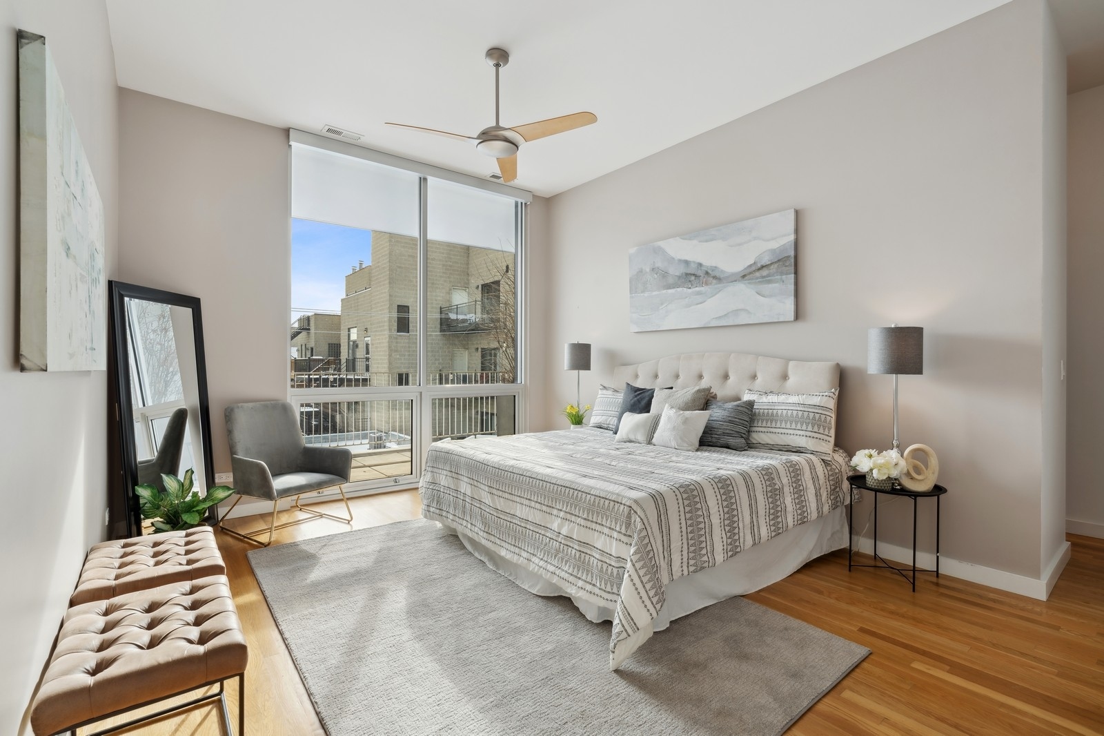 1711 W DIVISION Street Unit: 304