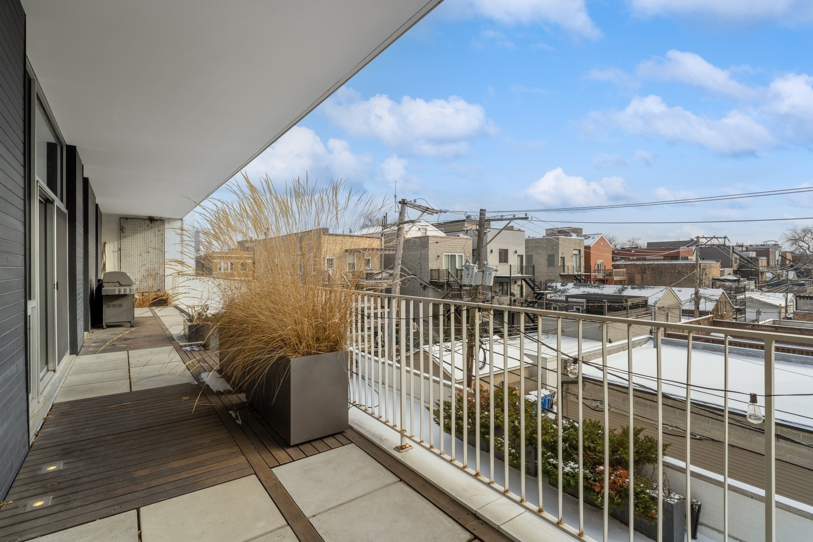 1711 W DIVISION Street Unit: 304
